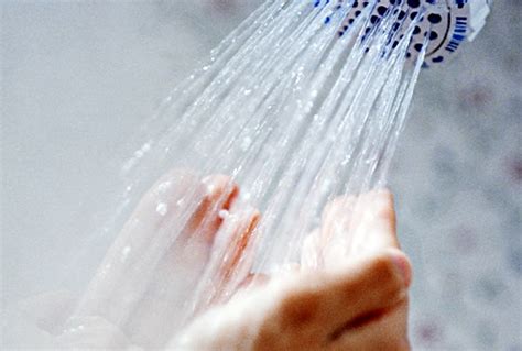 Estudo Britânico Revela O Que As Pessoas Fazem No Banho Alguns Hábitos