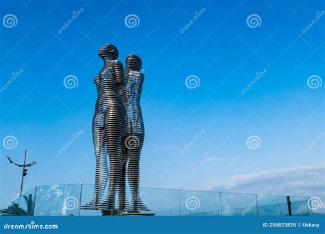 Ali And Nino Moving Sculpture By Tamar Kvesitadze A Famosu Landmark In