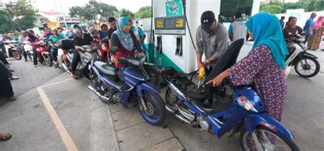 This gave the petrol stations in malaysia more leeway to adjust the. Motorcyclists In The Wilayah Persekutuan Will Receive Free ...