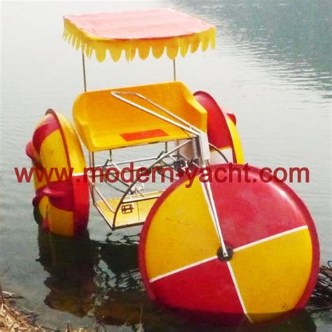 Paddle Electric Boats Rides Amusement Water Rides Water Tricycle Rides For Sale