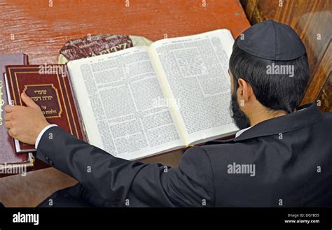 Student Students Chabad Lubavitch Hasidic Hi Res Stock Photography And