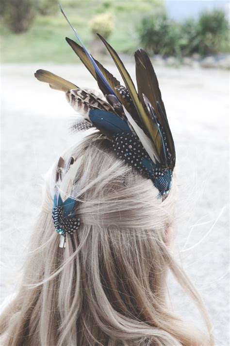 Feather Lapel Pin And Hair Clip Set