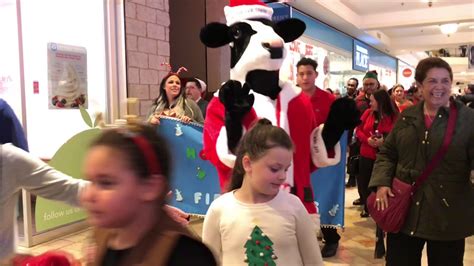 Annual 🎅 Parade At Woodbridge Mall Youtube