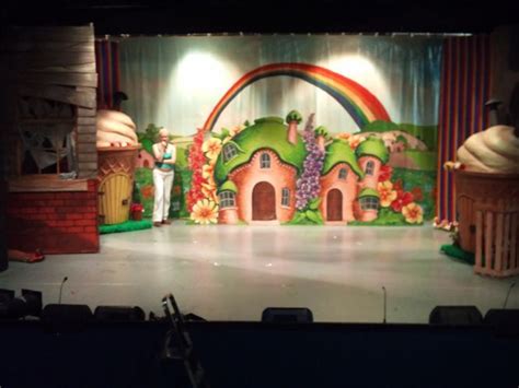 Munchkinland Backdrop Wizard Of Oz Musical Wizard Of Oz Play Set