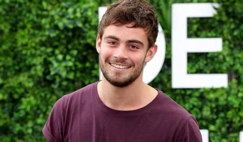 Jusqu'ici tout va bien, c'est le titre choisi par tf1 pour le générique de son nouveau feuilleton événement dérivé de demain nous appartient. « Ici tout commence ». TF1 va lancer le 2 novembre une ...