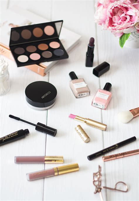 Landed on planet earth the jade thirlwall x beauty bay 42 colour palette is here! A One Stop Beauty Destination: Beauty Bay. - Gemma Louise