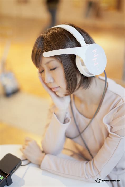 Brain Wave Sensing Mico Headphones Dictate Mood Worthy Tune