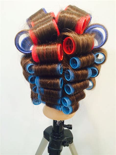 #1 the longer the hair the larger the roller why: Velcro roller set | Lockenwickler, Locken machen, Haare