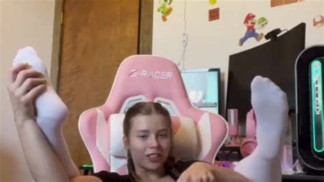 Thicc Ass Pawg Pretzel Folds In Gaming Chair With Octopus Dildo Play Redtube