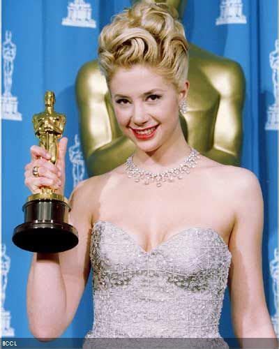 Mira Sorvino Was Awarded Best Supporting Actress For Mighty Aphrodite In Culturecinema