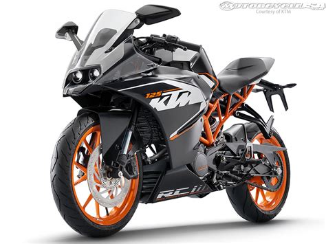 Ktm like its predecessors is built for everyday use and to handle the busy city traffic as well. 2014 KTM RC 390 - Moto.ZombDrive.COM