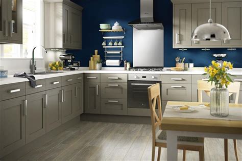 These blue cabinets with the black range is maybe the sexiest combo we've ever seen. Dark kitchens: black, navy and dark grey kitchen ideas ...