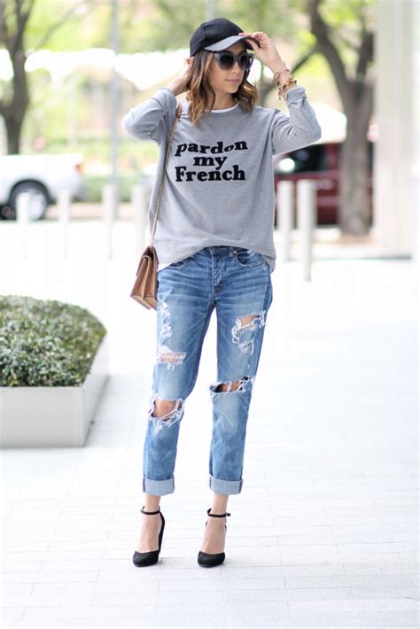 Tips For Looking Cool Girl Chic In A Sweatshirt Jeans Daily Craving