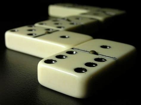 How To Play The Game Of Jamaican Dominoes How To Play Dominoes