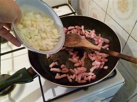 Cuire des oignons a la poele