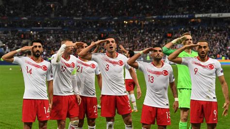 Türkei fussball die letzte formation. Türkei: „Militär-Jubel" bei Nationalspieler - Erster ...