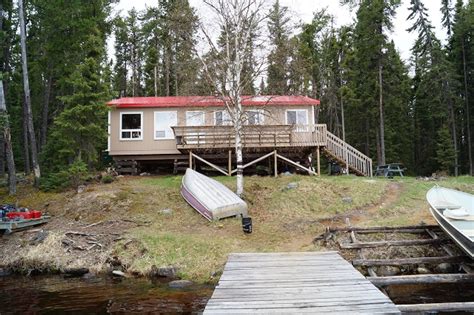 The bear paw cabin is conveniently located nearest to the lodge. KaBeeLo Bear Paw Lake | Ontario | Canada