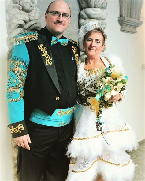 Seid dabei bei meiner brautkleider anprobe! 4711 Hochzeitskleid und Hochzeitsfrack Pink Pinscher Köln ...