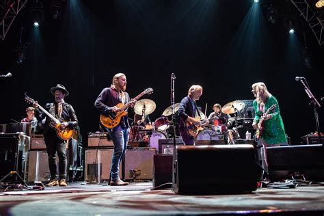 Tedeschi Trucks Band Announces 2021 Beacon Theatre Residency In Nyc Share Little Wing