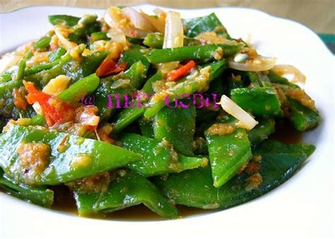 Kacang panjang merupakan jenis sayuran yang cara penyajiannya bisa sebagai lalapan (mentah) atau dibuat sayur. KACANG PEAS GORENG PEDAS. - Dapur Tanpa Sempadan