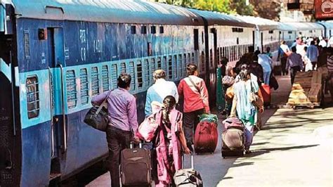 रेल्वे प्रवास करताना जाणून घ्या तुमच्या फायद्याचे नियम Indian Railway