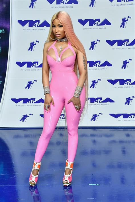 Mtv Vmas 2017 Fashion—live From The Red Carpet Nicki Minaj Barbie
