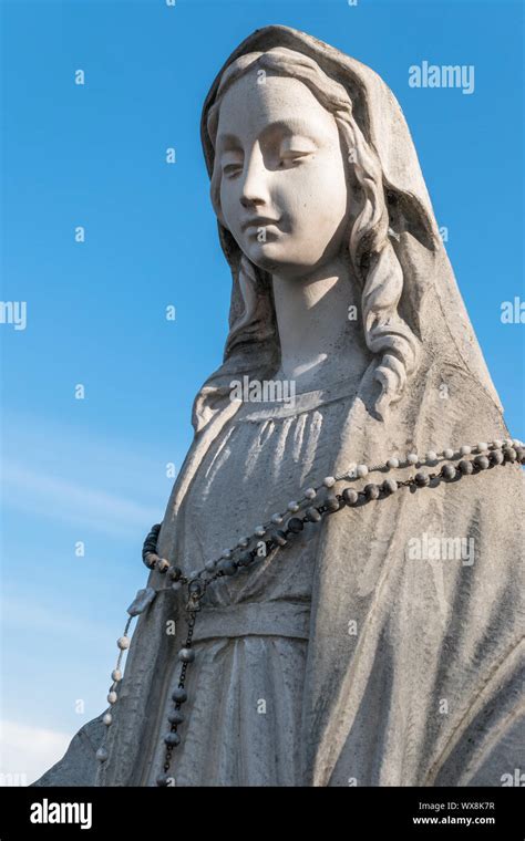 Estatua De La Virgen María Fotografía De Stock Alamy