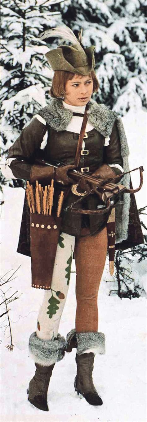 Celý národ ji miloval jako pohádkovou popelku ze třech oříšků pro popelku. Cinderella's hunting costume,Czechoslovakian film ...