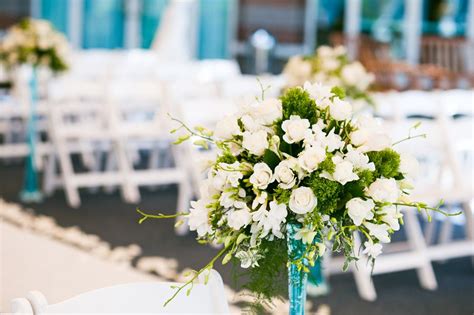 50 s style wedding tabledecor. White and Green flower arrangements | Flower arrangements ...