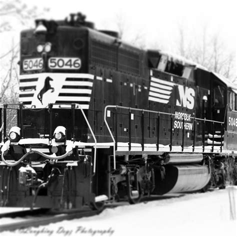 Norfolk Southern Train In Snow Southern Trains Norfolk Southern Old