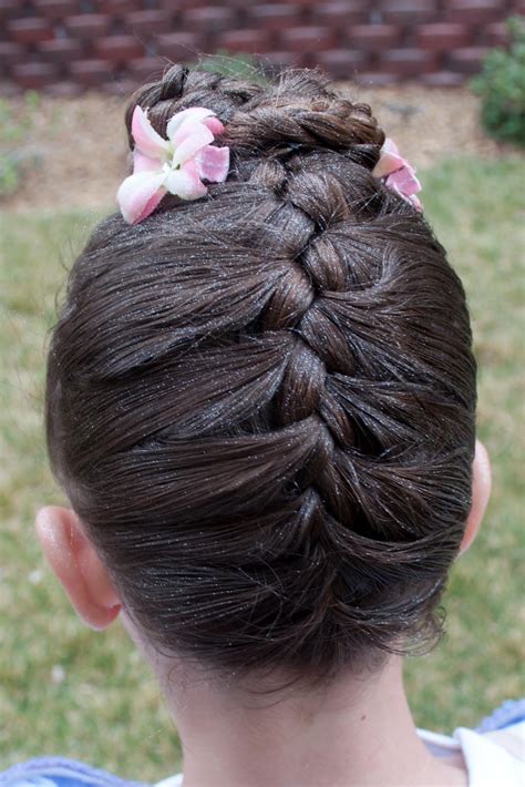 Edgy chic , ponytail hairstyles , ponytail with volume , ponytail tutorial , sleek ponytail , french braid your. Princess Piggies: Upside Down Updo