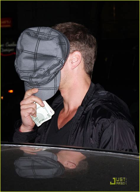 Ryan Phillippe Hides Behind His Hat Photo 2365481 Ryan Phillippe