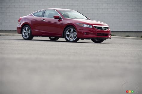 Offering a classic size and style, the sedan version looks like an american car while the coupe delivers sportier handling. 2012 Honda Accord Coupe EX-L V6 | Car Reviews | Auto123