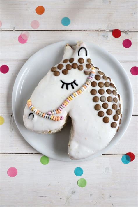 Horse cake with step by step instructions kindertorte cake horse instructions. Pferdegeburtstag: Ideen und Pferdekuchen-Rezept ...