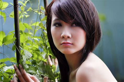 Wanita juga merupakan makhluk hidup yang mulia sebagai pembawa kehidupan bagi manusia. Wanita Cantik Bisa Menyebabkan Gangguan | Semoga Bermanfaat