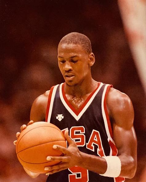 17 февраля 1963 | 58 лет. REDIFF Juillet 1982. Michael Jordan passe pour la ...
