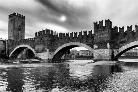 Via pier candido decembrio, 26 20137 milano. Ponte del Castelvecchio, Verona Foto % Immagini ...