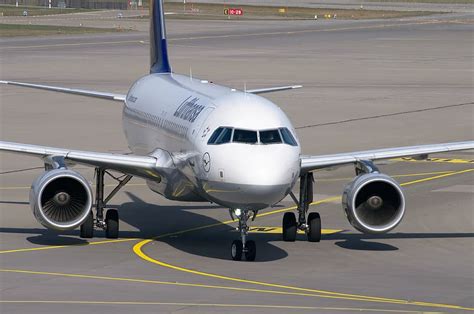 Aircraft Lufthansa Airport Airbus A320 Tarmac Airbus A320