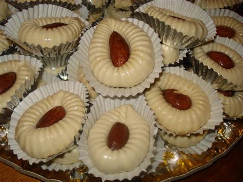 حلويات العيد الجزائرية بالصور والمقادير، تقديم اروع وصفات الحلوى الجزائريه - المنام