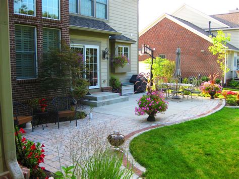 Smart landscaping solutions to show you how to block neighbors view of the yard. 90+ How To Find Backyard Porch Ideas On A Budget Patio ...