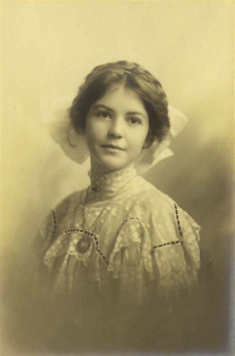40 Stunning Portrait Photos Of Beautiful Young Women From The Turn Of The 20th Century ~ Vintage