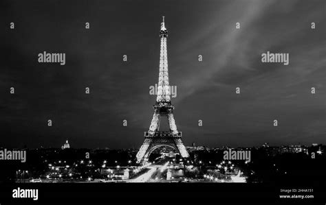 Eiffel Tower At Twilight Stock Photo Alamy