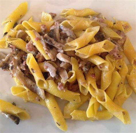 Pasta alla norcina is a pasta dish that showcases flavorful pork sausage in a light cream sauce. Pasta alla norcina (Umbria) - IsaInCucina