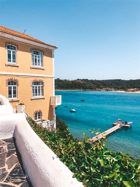 Desde cenários muito parecidos a pipeline ou ondas fun para nível intermédio, consoante as condições. Pastel Perfection in Portugal: Vila Nova de Milfontes
