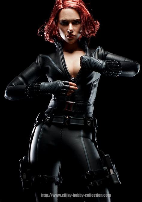 The Avengers Hot Toys Black Widow Deluxe Action Figure — Geektyrant
