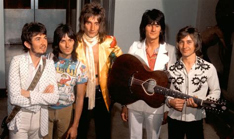 Explore rod stewart's net worth & salary in 2021. Rod Stewart net worth 2017: Singer's worth after donating ...