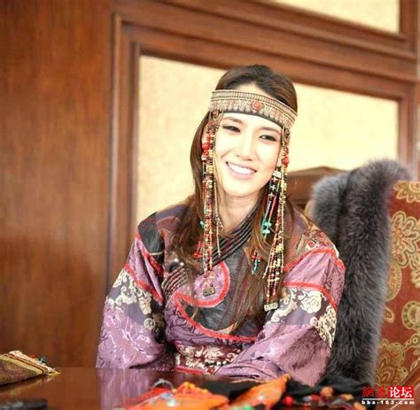 魅力的なモンゴル人女性の伝統衣装 中国網 日本語