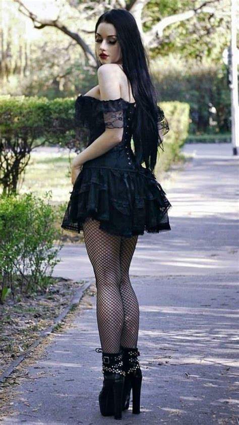 Pin By Carlos Aba On Gothic Hot Goth Girls Goth Chic Gothic Fashion
