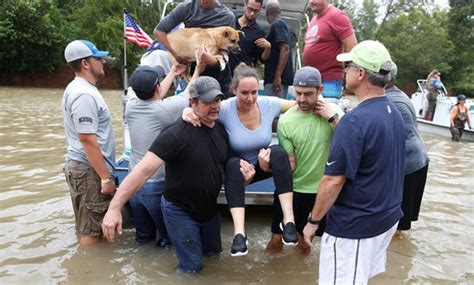 Volunteers Help Rescue Survivors From Harvey Floodwaters Egypttoday