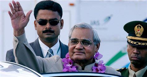१६ ऑगस्ट २०१८) हे माजी भारतीय पंतप्रधान आणि एक हिंदी कवी होते. अटल बिहारी वाजपेयी में जवाहर लाल नेहरू ने वह देखा था जो ...